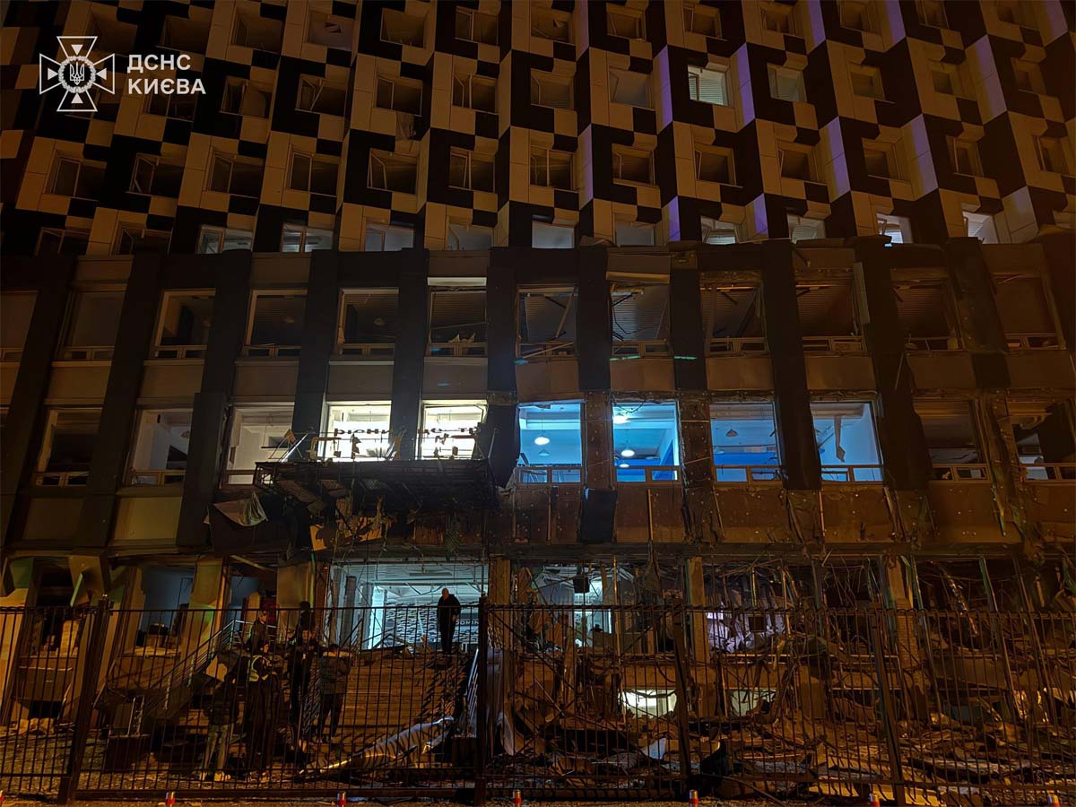 В результате атаки «Шахедами» повреждён бизнес-центр «Доміно»